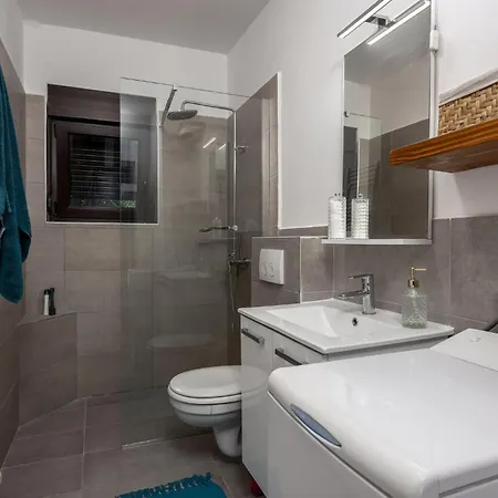 Vikendica Lovely In With Kitchen Brod na Kupi