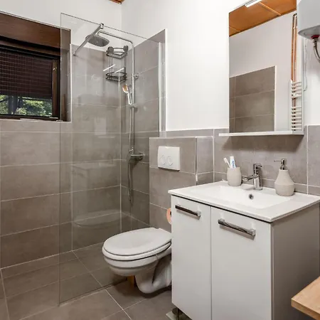 Holiday home Lovely In With Kitchen Brod na Kupi